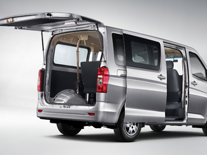2019款1.5L 标准型 6座 国V 空间座椅