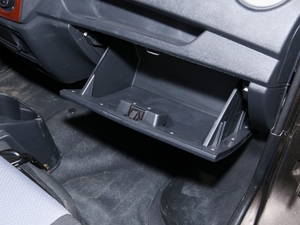 2020款1.6L 标准型 6座CNG 国VI 手套箱