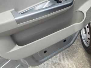 2021款1.4L 基本型客车 国VI 前门储物空间
