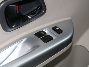 2021款1.4L 标准型客车 国VI 主驾车窗控制区	
