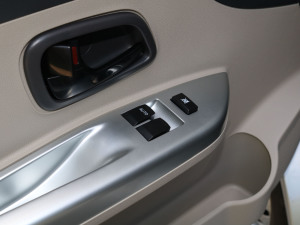 2021款1.4L 标准型厢货 国VI 主驾车窗控制区	