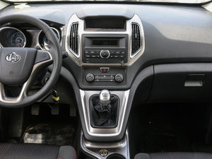 2017款1.5T 舒适型 6MT 中控台