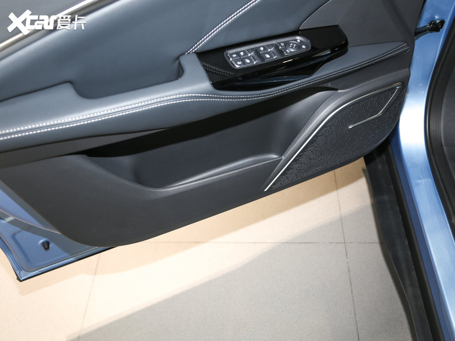 2020߸U 400 U(chung)