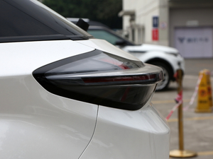 2020款400 U行 细节外观