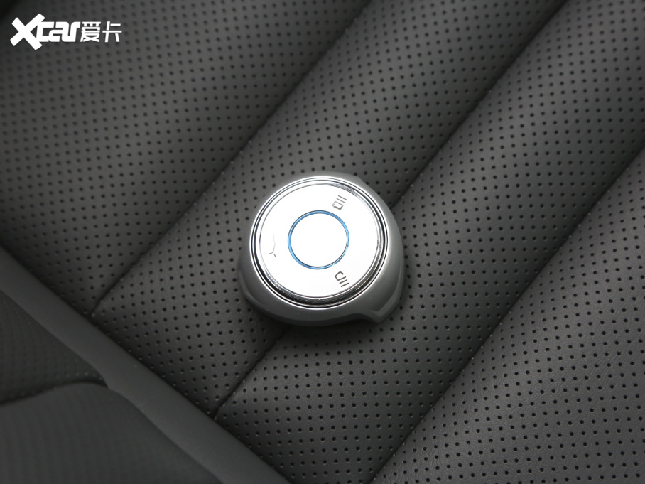 2021����߸U Pro 400 �����{�S��