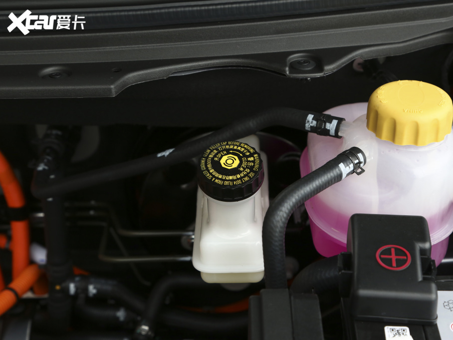 2021����߸U Pro 400 �����{�S��