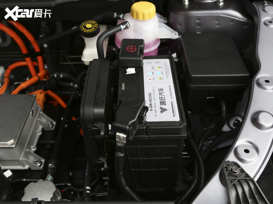 2021����߸U Pro 400 �����{�S��