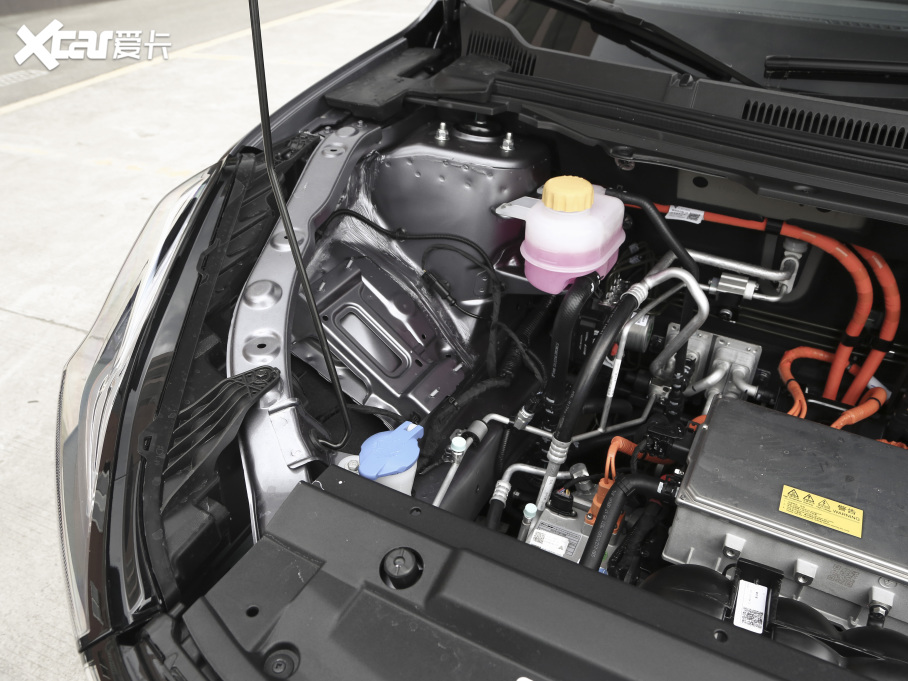 2021����߸U Pro 400 �����{�S��