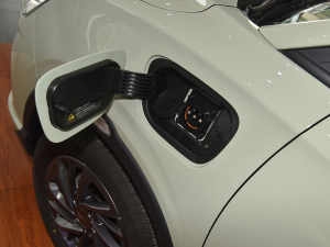 2022 300 Lite F ^