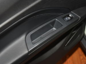 2022 300 Lite F g