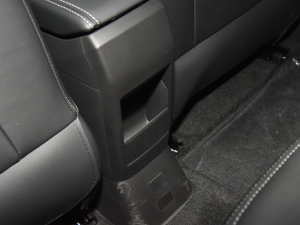 2022 300 Lite F g