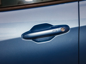 2022 300 ИI(y)ư {T