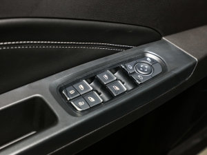 2022 300 ИIư {܇ƅ^	