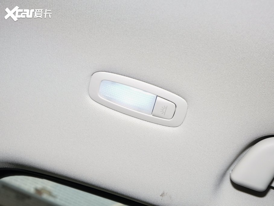 2022߸U Ŀ Pro 400 оWs Ԫ