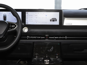 2022款智610 三元锂 中控台