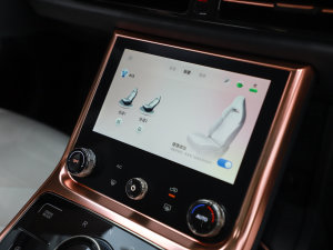 2022款哪吒U-Ⅱ 610 三元锂 中控区