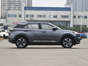 2022款哪吒U-Ⅱ 500 三元锂 正侧（右）
