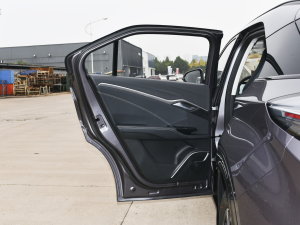 2022款哪吒U-Ⅱ 500 三元锂 左后车门