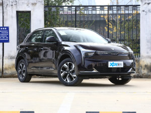 2022款哪吒U-Ⅱ 400 Lite 三元锂 右前45度