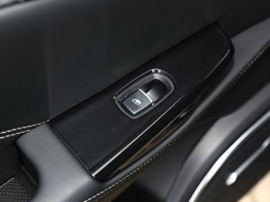 2022款哪吒U-Ⅱ 400 Lite 三元锂 后排车窗控制区