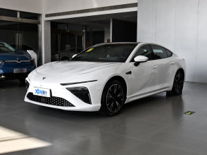 2022款纯电 715km 后驱中版 左前45度
