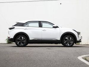 2023款哪吒U-Ⅱ 500 U秀版 磷酸铁锂 正侧（右）