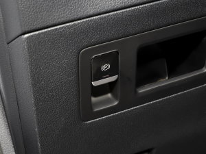 2023款哪吒U-Ⅱ 500 U秀版 磷酸铁锂 驻车制动器