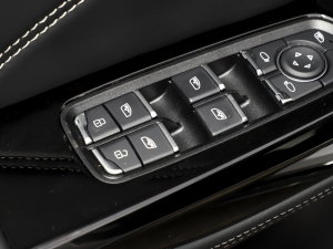 2023߸U- 500 U F п؅^