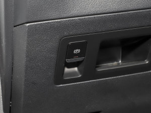 2023款哪吒U-Ⅱ 400 U秀版 磷酸铁锂 驻车制动器