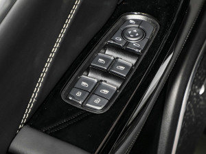 2023߸U-  500 U F п؅^