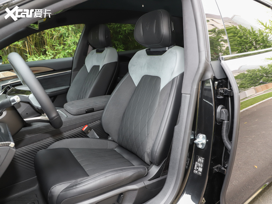 2024����߸S�C�b ���640 AWD Max��