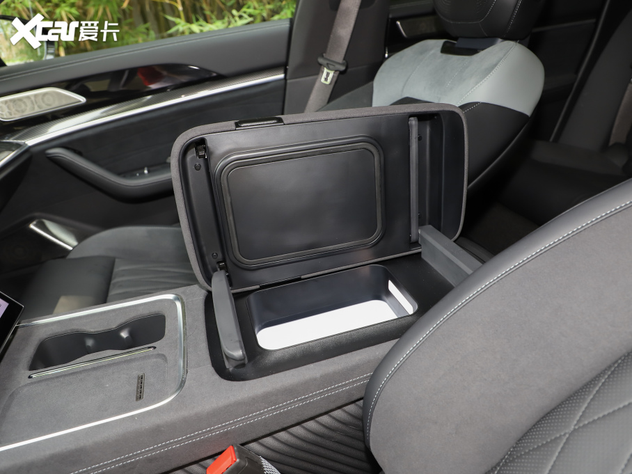 2024����߸S�C�b ���640 AWD Max��