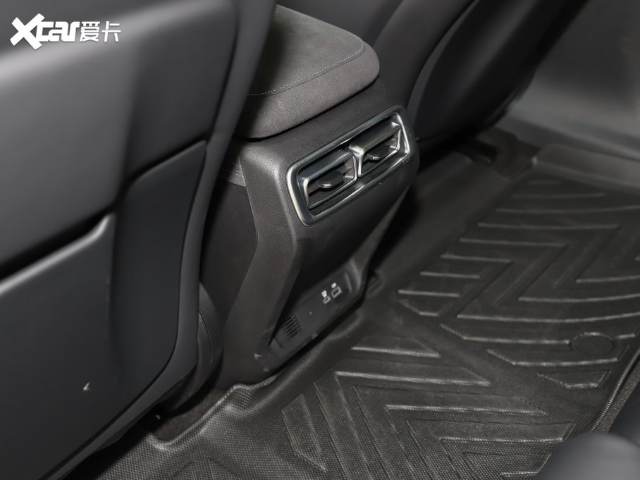 2024߸SCb 640 AWD Max