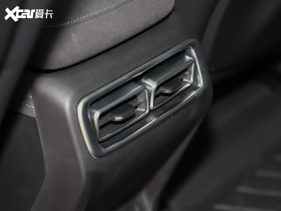 2024߸SCb 640 AWD Max