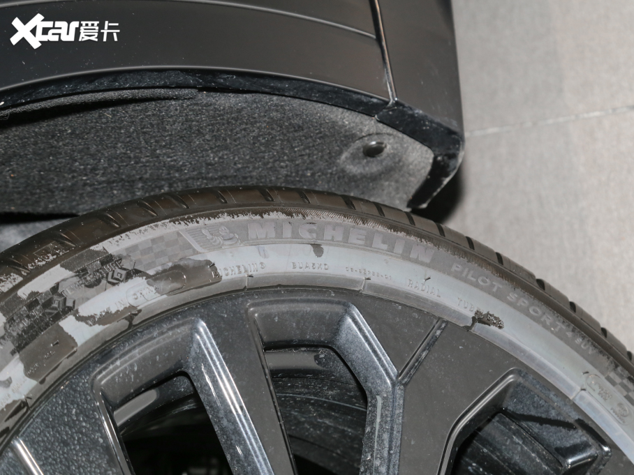 2022O S(ARCFOX S) HI A