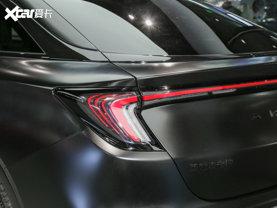 2022O S(ARCFOX S) HI A