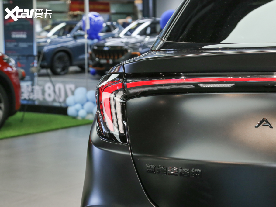 2022O S(ARCFOX S) HI A