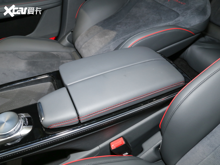 2022O S(ARCFOX S) HI A