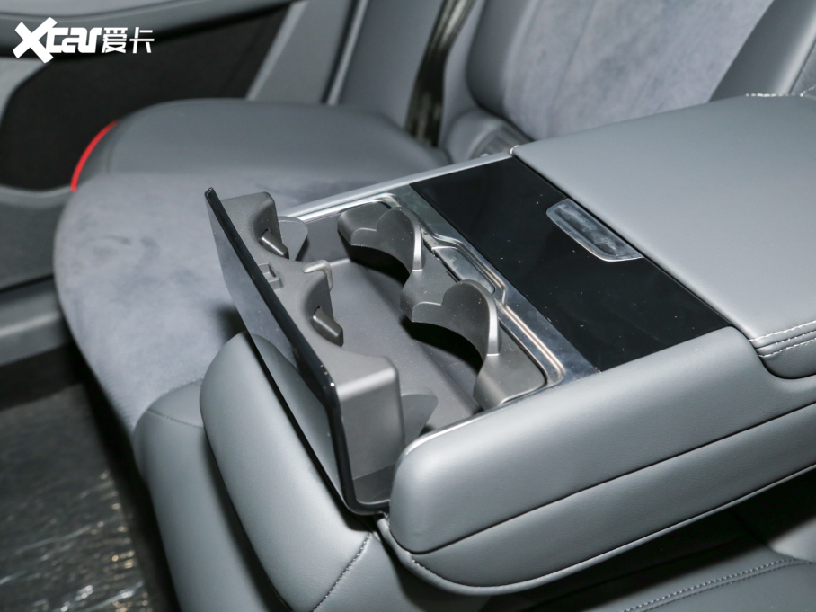 2022O S(ARCFOX S) HI A