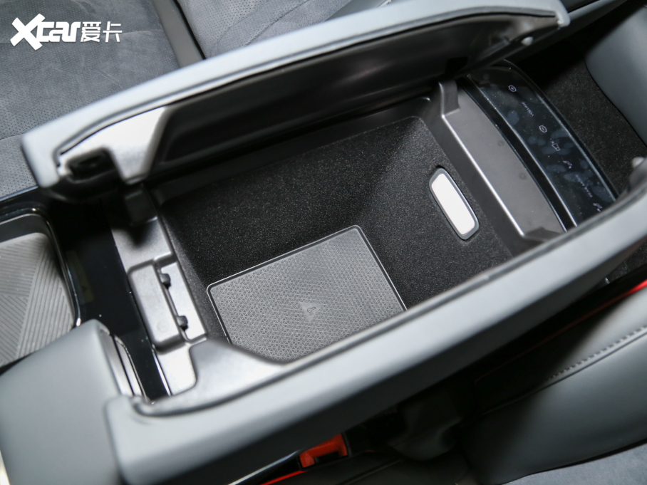 2022O S(ARCFOX S) HI A