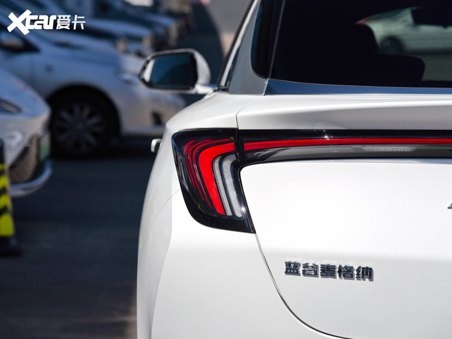 2022O S(ARCFOX S) 525S 175kW