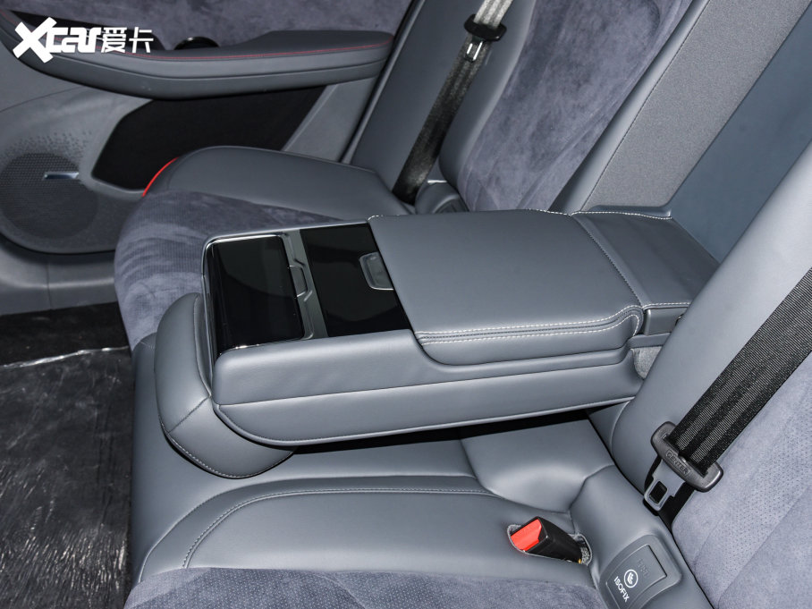 2022O S(ARCFOX S) HI M(jn)A