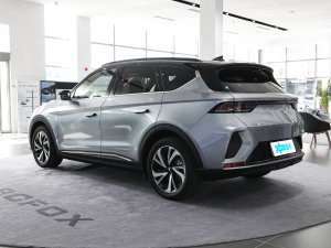 2022款480S+ 175kW 左后45度