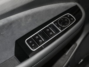 2022款480S+ 175kW 主驾车窗控制区	