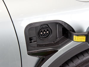 2023ɭְ 735E+ 160kW ^