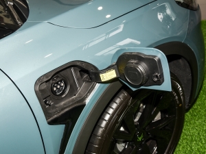 2023ɭְ 735E+ 175kW ^