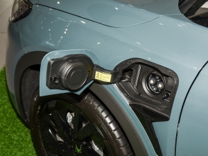 2023ɭְ 735E+ 175kW ^