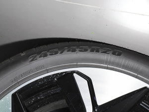 2023款森林版 688E+ 160kW 轮胎尺寸