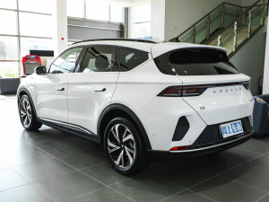 2025款688MAX 160kW 整体外观
