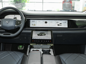 2025款688MAX 160kW 中控区